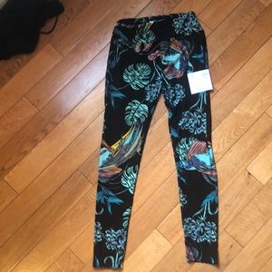 🕊bird of paradise leggings! NWT